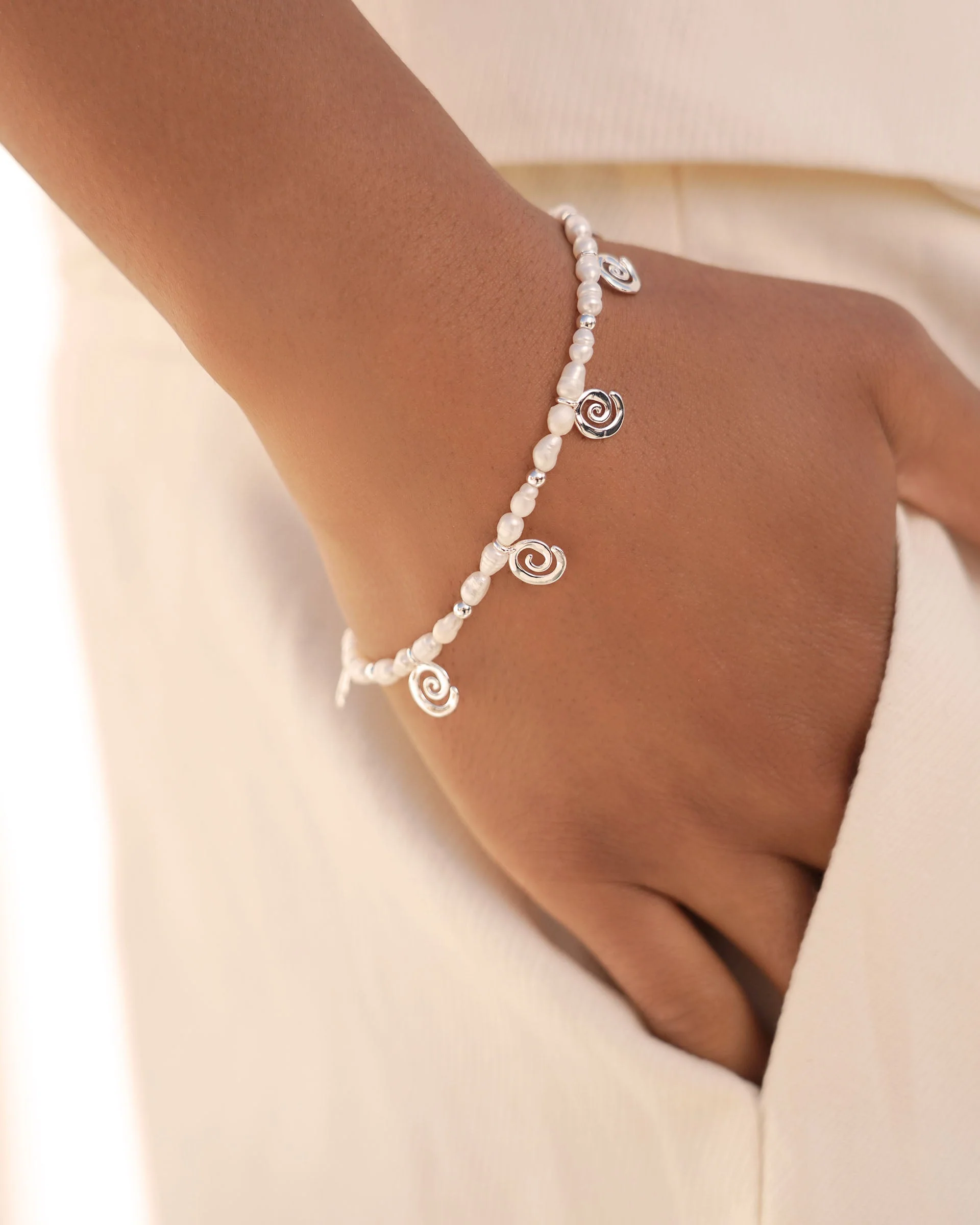 Aura Pearl Bracelet - Image 4