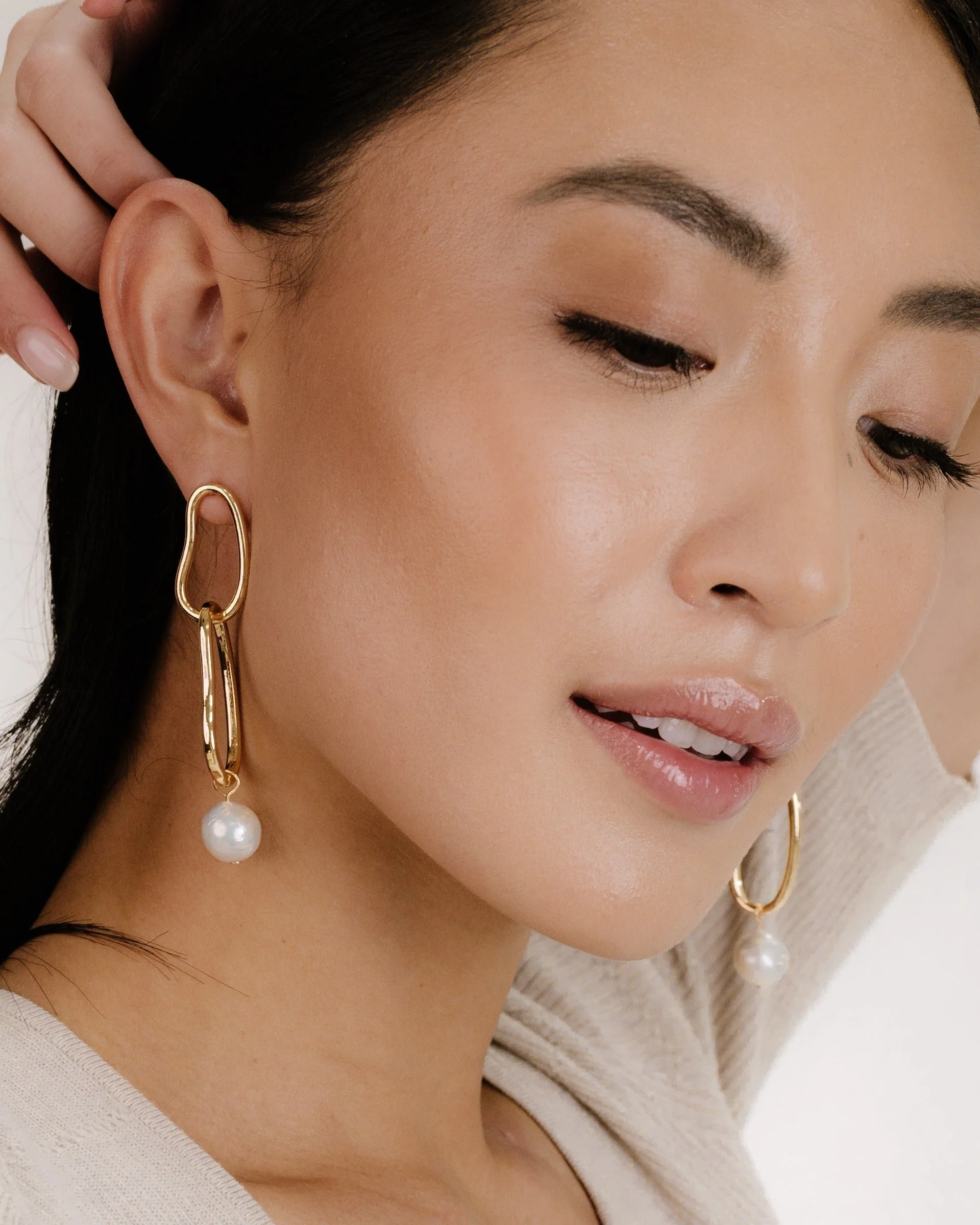 Mara Dangle Pearl Earrings - Image 11