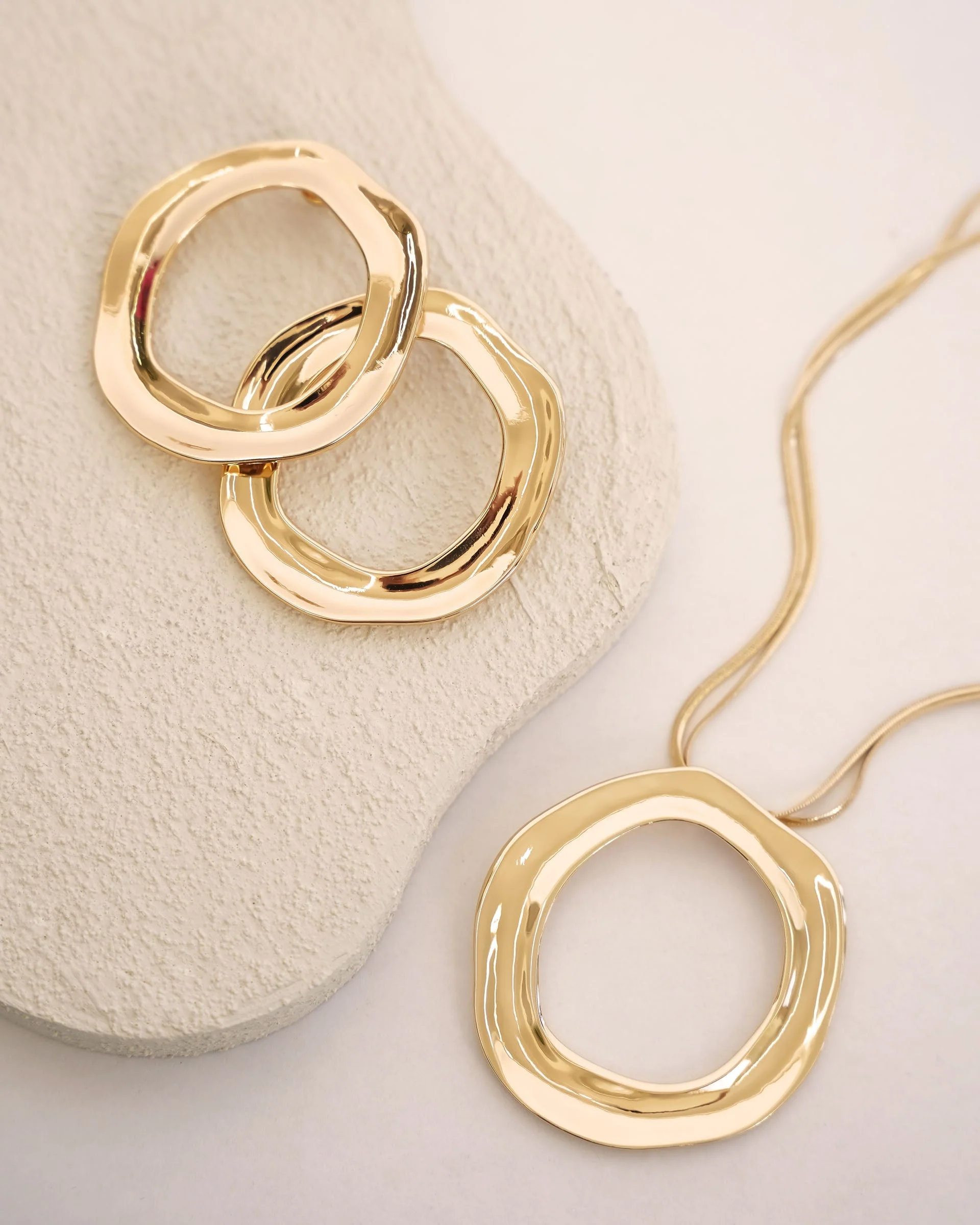 Open Circle Pavè Necklace - Image 7