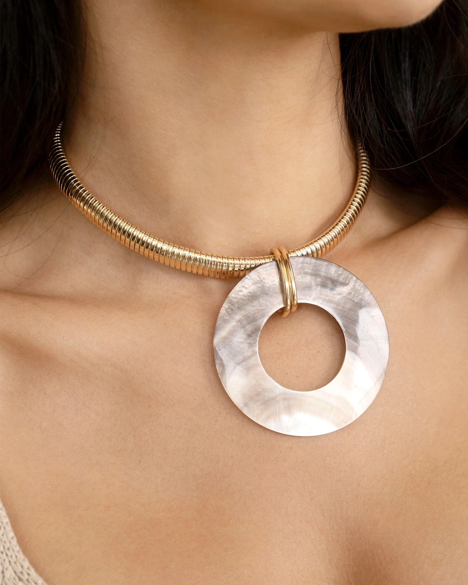 Shell Open Circle Pendant Flex Chain Necklace - Image 2